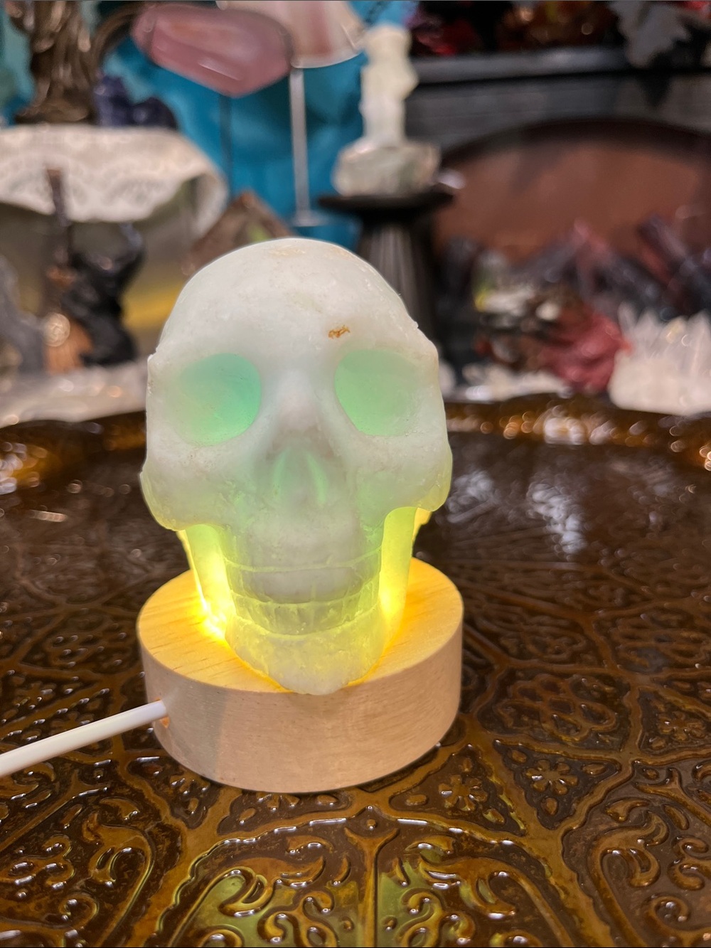 Aragonite skull - Picture 7 of 7
